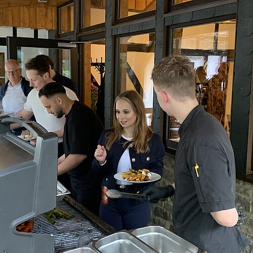 Leckeres BBQ in schönem Ambiente beim Sommerfest